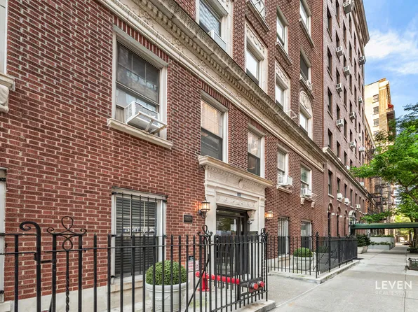 25 West 64th Street image 9 of 9
