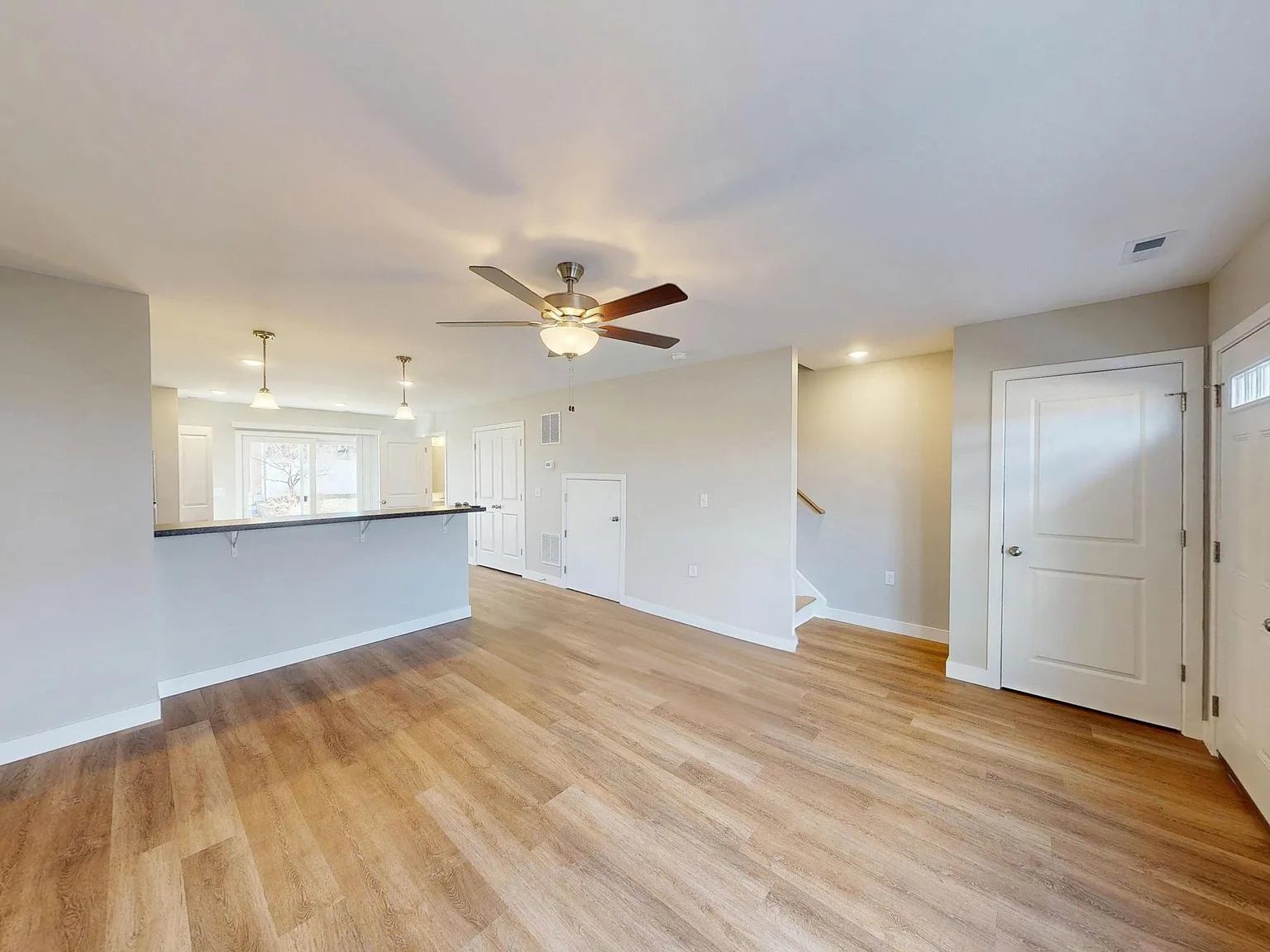 3 bed, 2.5 bath, 1224 sqft, $1,925 — Photo 4