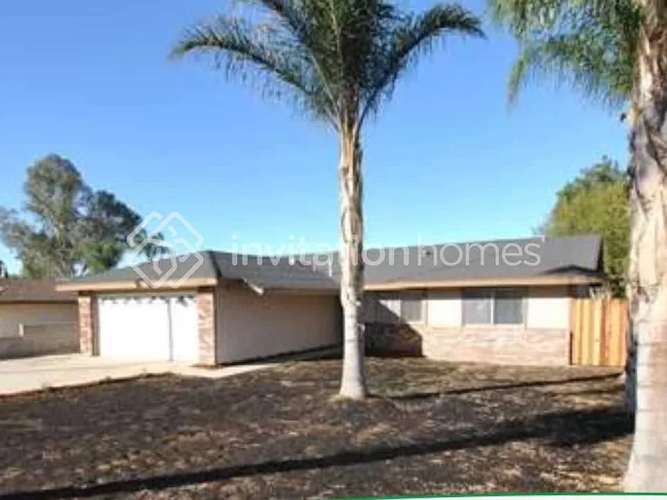 12528 Vivienda Ave