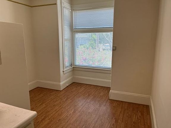 3rd image of 125 Gifford Ave APT 2