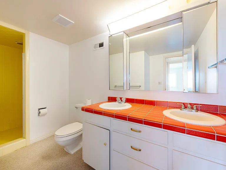 1038 S Oak Hills Way — Photo 25