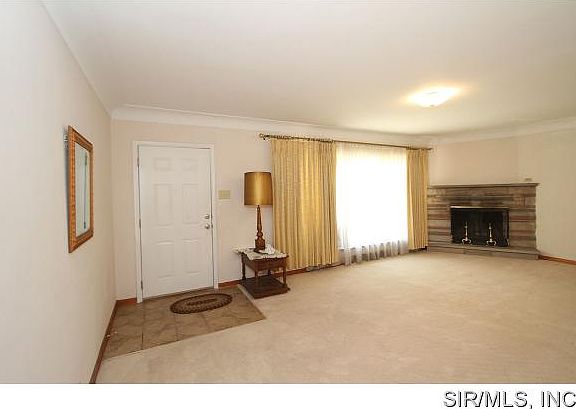 4th image of 2713 Grand Ave