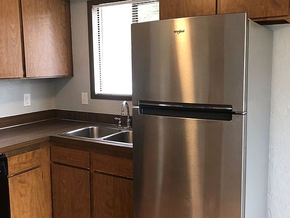 2nd image of 613 W Maple St #6880087