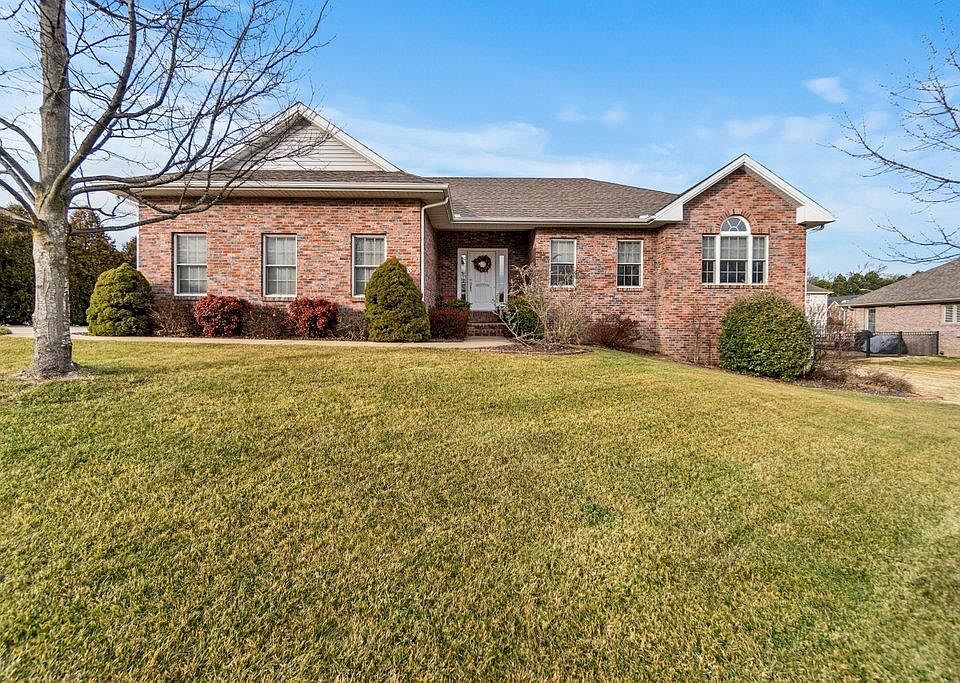 1st image of 2118 Derbyshire Ln
