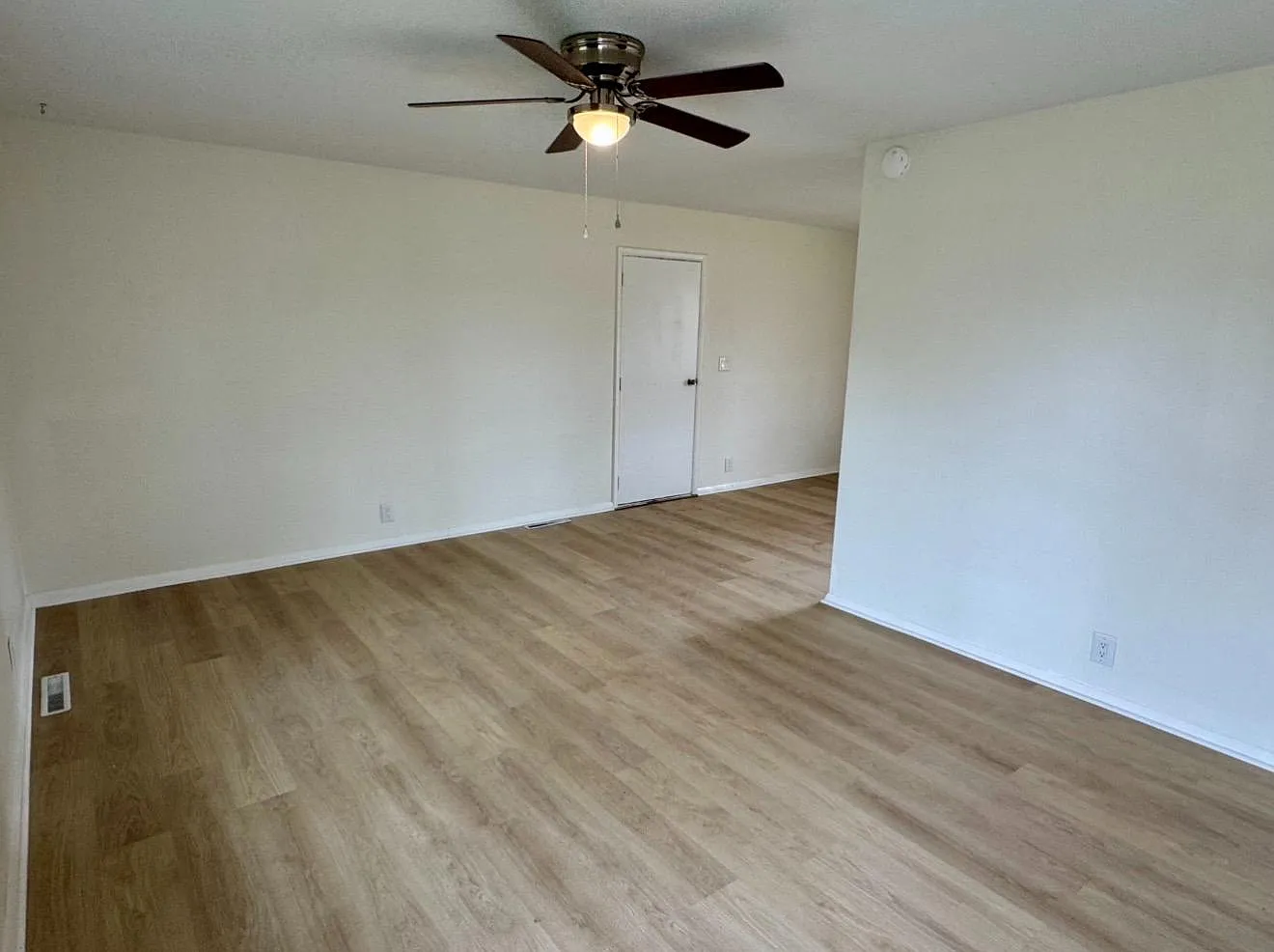 910 Skyline Dr — Photo 4