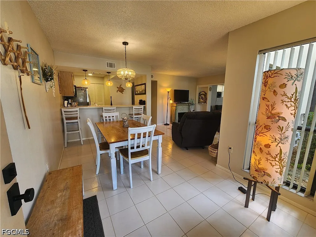 2 bed, 2.0 bath, 1176 sqft, $2,300 — Photo 4