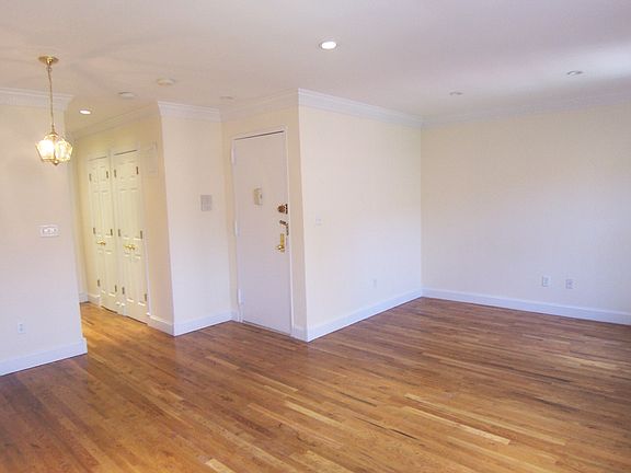 3rd image of 220 W 104th St APT 4E