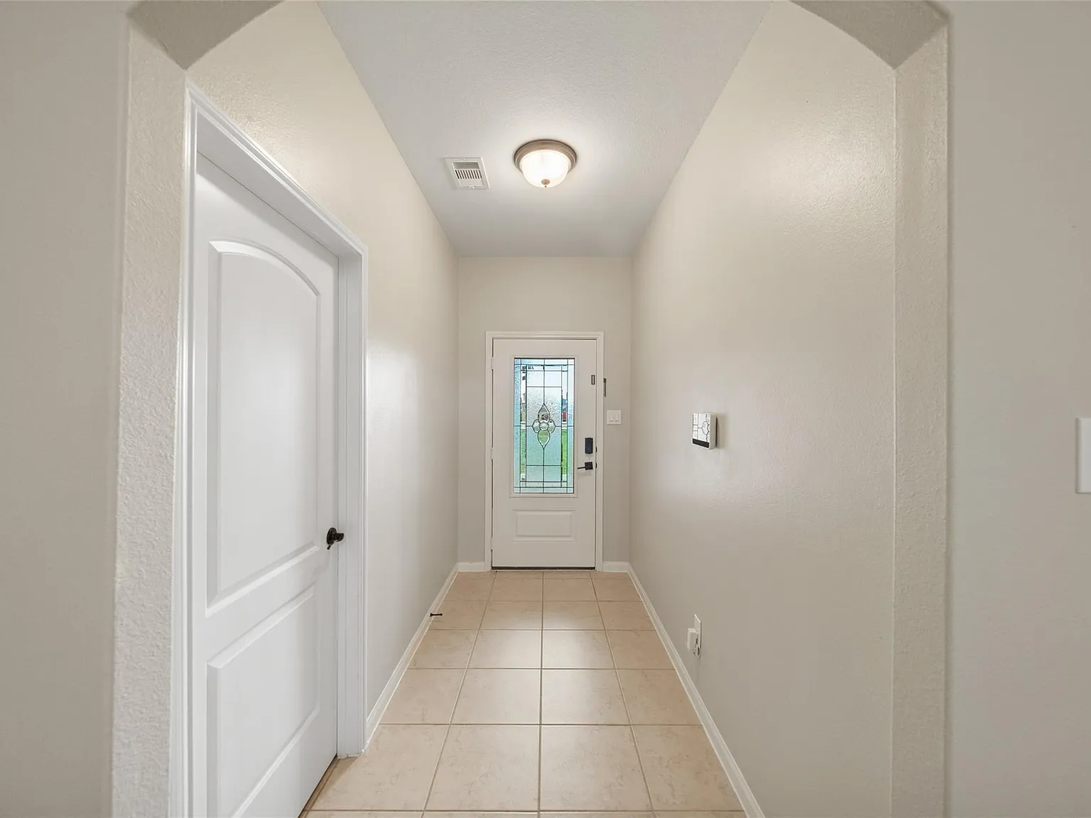 3 bed, 2.0 bath, 1880 sqft, $2,200 — Photo 4