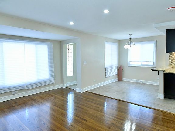 2nd image of 14501 Woodlawn Ave