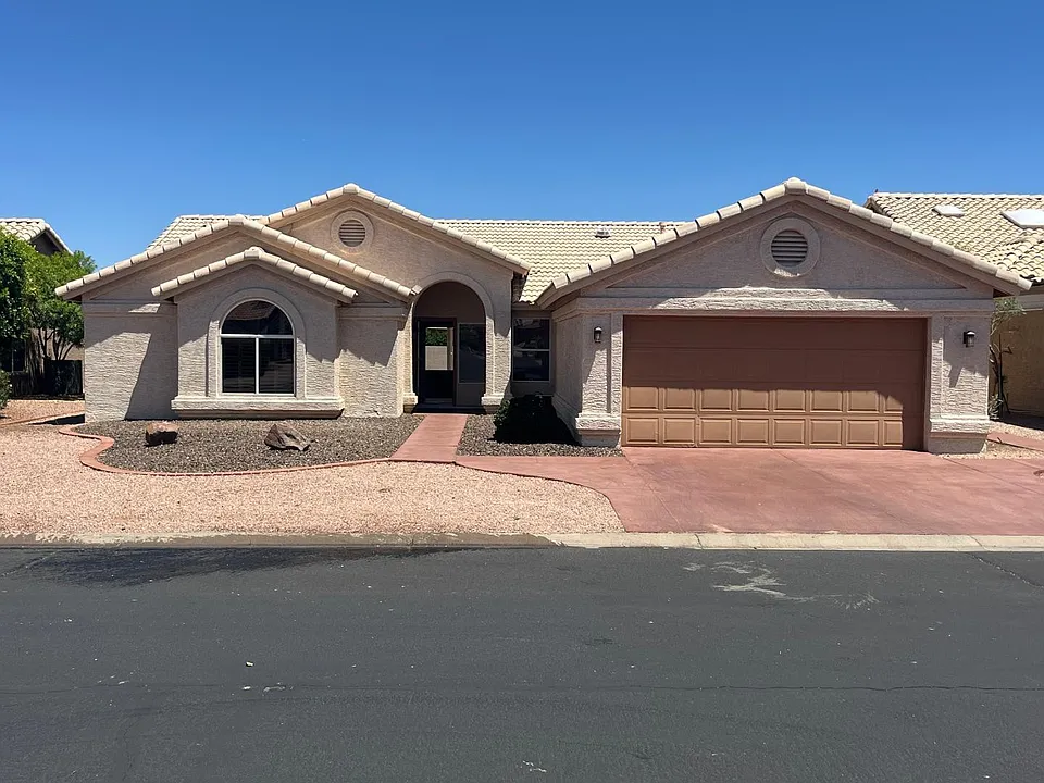 10302 E Coopers Hawk Dr