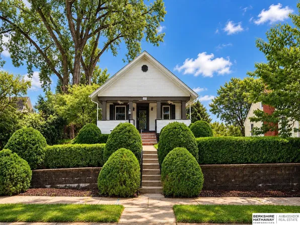 6015 Hickory St, Omaha, NE 68106