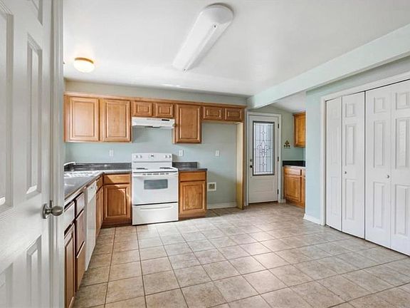 5th image of 478 Cumberland Dr