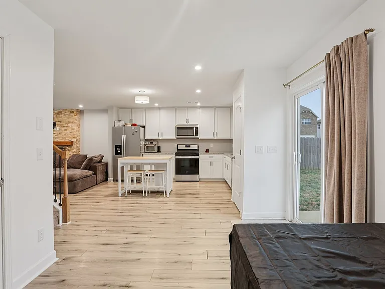 207 Mount Royal Ct — Photo 16
