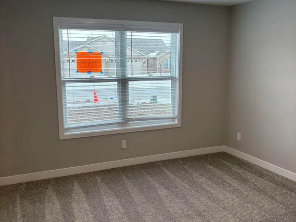 419 Crown Hill Dr, Huntington, IN 46750