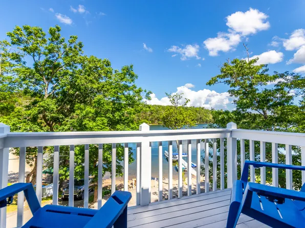 39 East Road, Mashpee, MA 02649