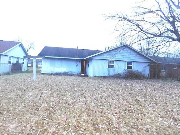 2nd image of 1812 Robert Pl