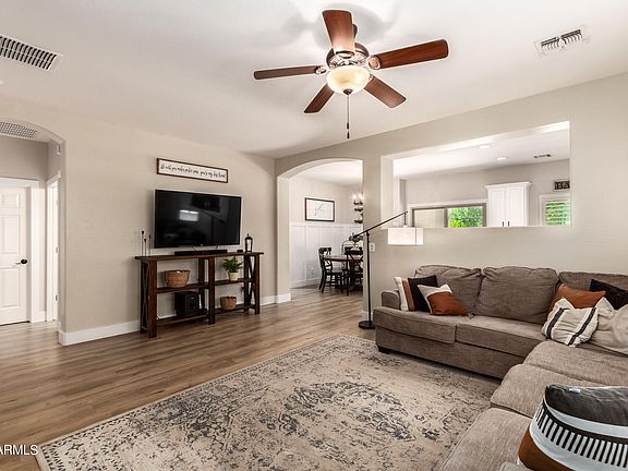 4th image of 41437 N CHERRY Street