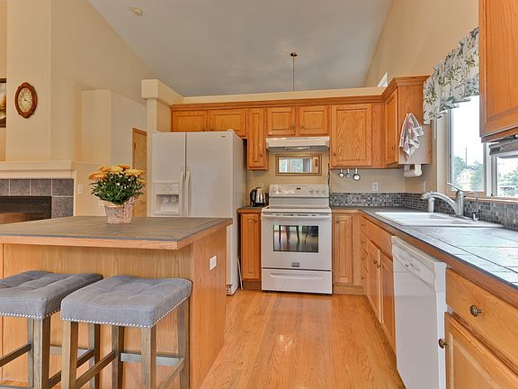 Great Counter Space!