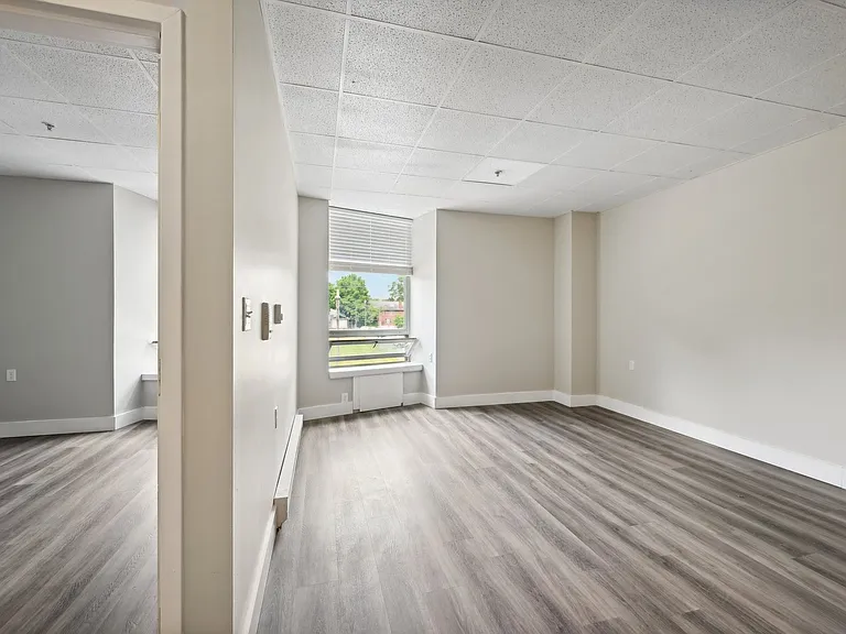 Franklin Park Apartments — Photo 20