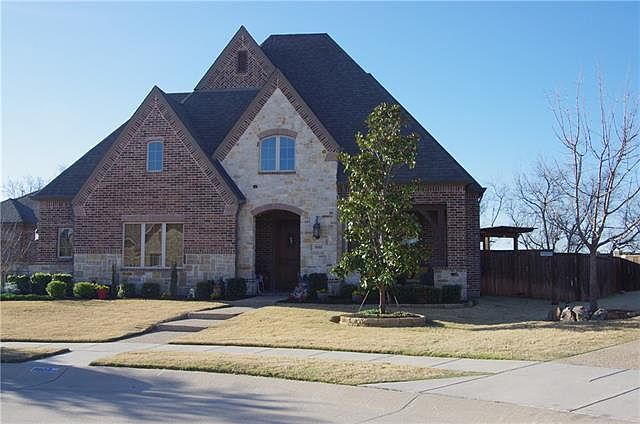1st image of 900 Stratford Dr