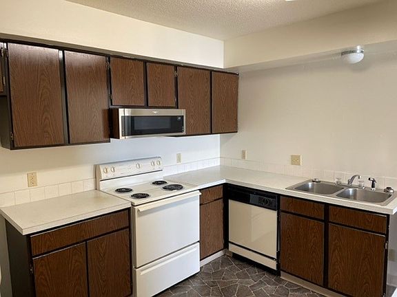 3rd image of 12 Santa Barbara Dr APT 10