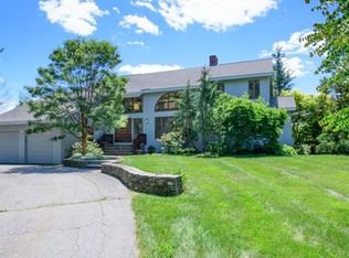 25 Carriage Chase, North Andover, MA 01845