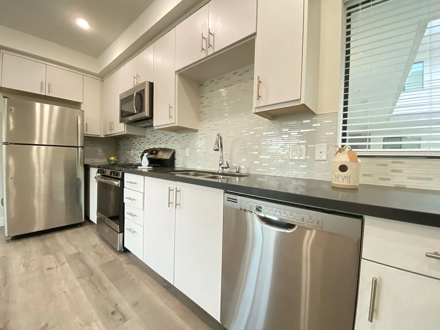 Calvert Apartments — Photo 2