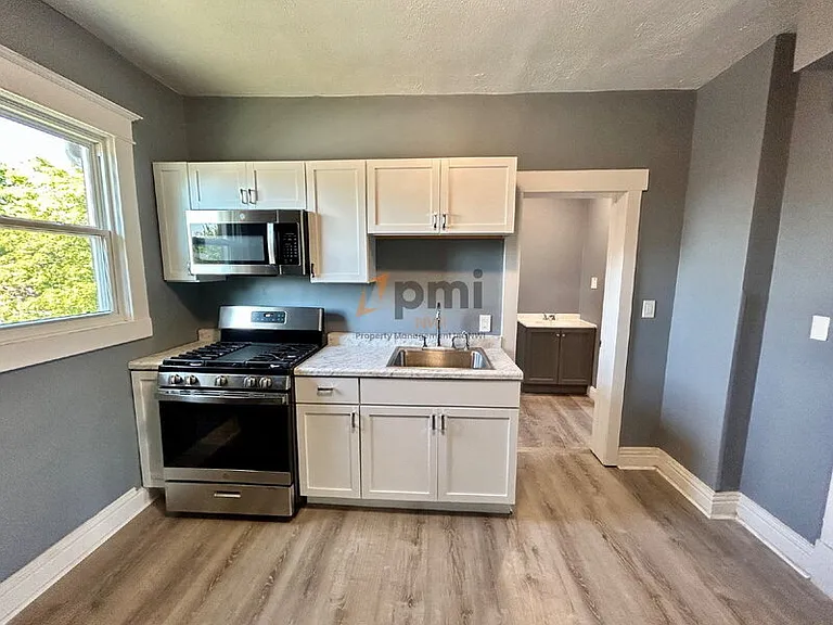 416 E 9th St #2 — Photo 15