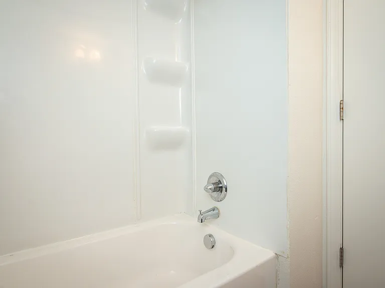 Creston Villa — Photo 13