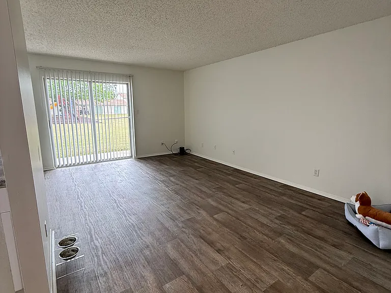 Meadowwood — Photo 12