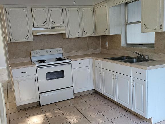 5th image of 861 48th Ave N