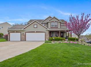 9801 Sunset Ridge Dr NE, Rockford, MI 49341