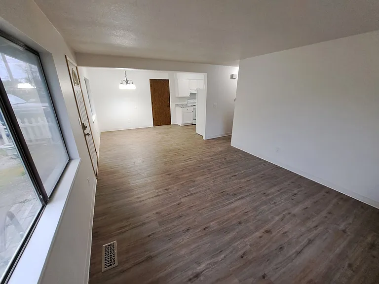 1670 Spruce Dr #B — Photo 10