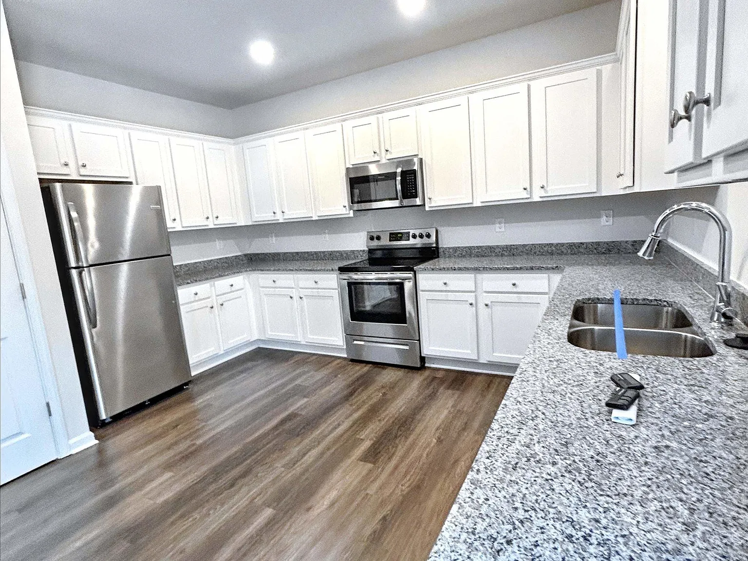 4 bed, 2.5 bath, 2174 sqft, $2,365 — Photo 3