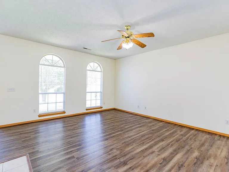 1502 Crescent St — Photo 7