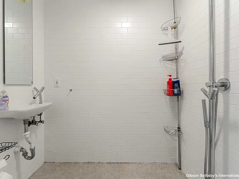 304 W 3rd St — Photo 11