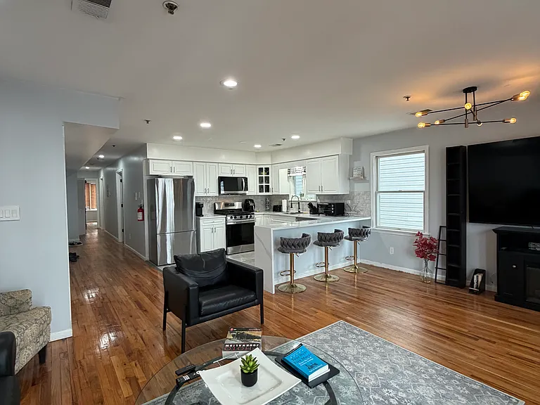 253 Terrace Ave #1 — Photo 4