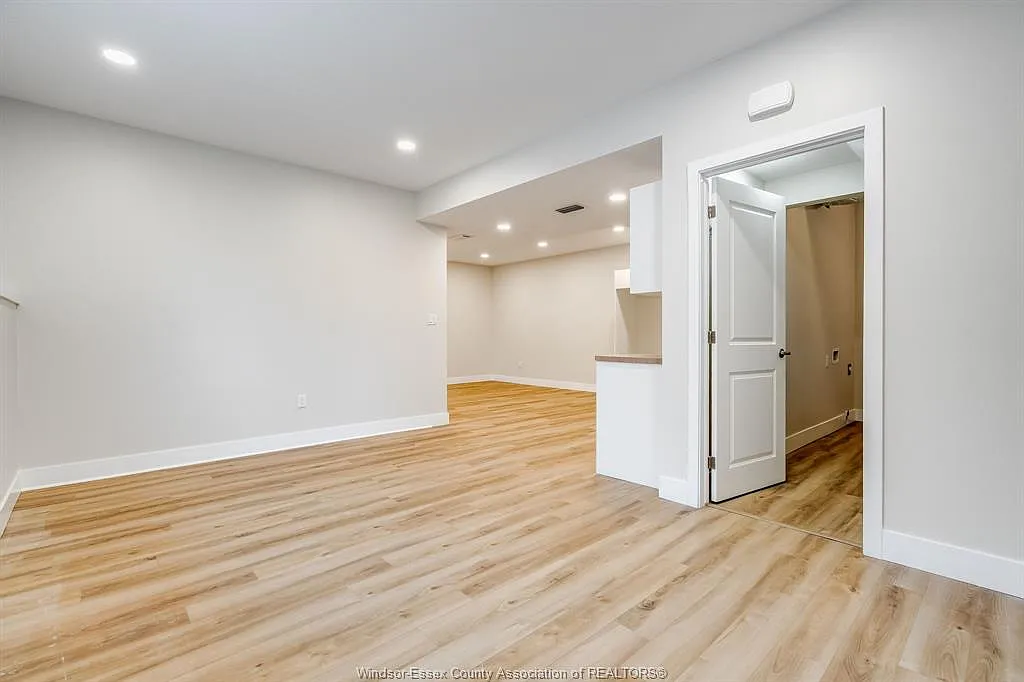 3 bed, $2,099 — Photo 2