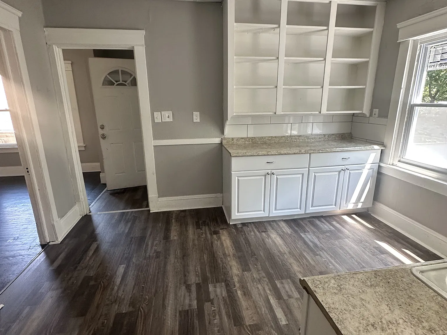 4609 Behrwald Avenue - Upstairs — Photo 4