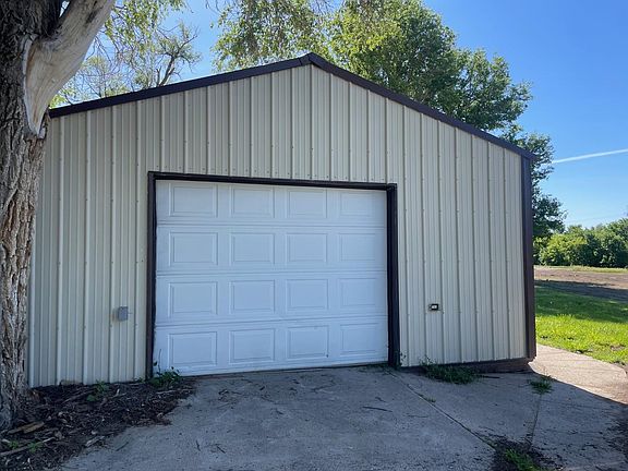 3rd image of 206 Crook Ave