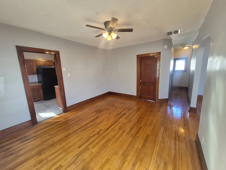 360-362 Locust Ave #2 — Photo 7