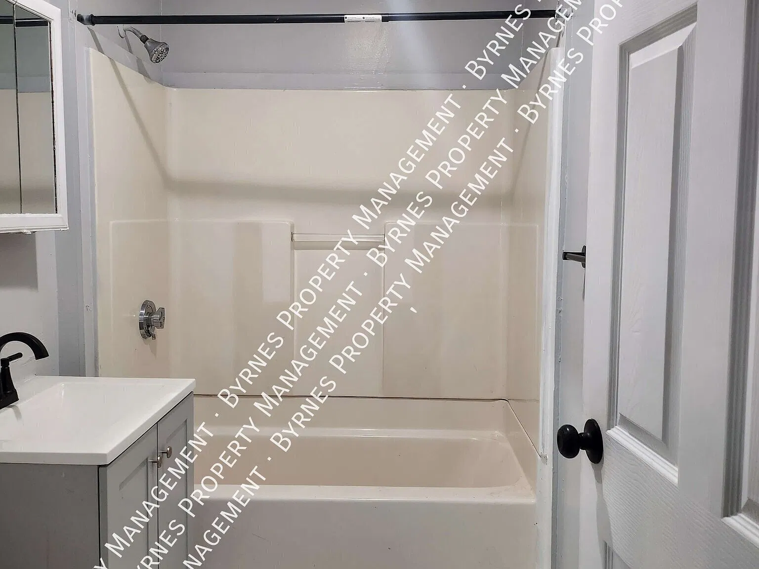 4 bed, $2,050 — Photo 4