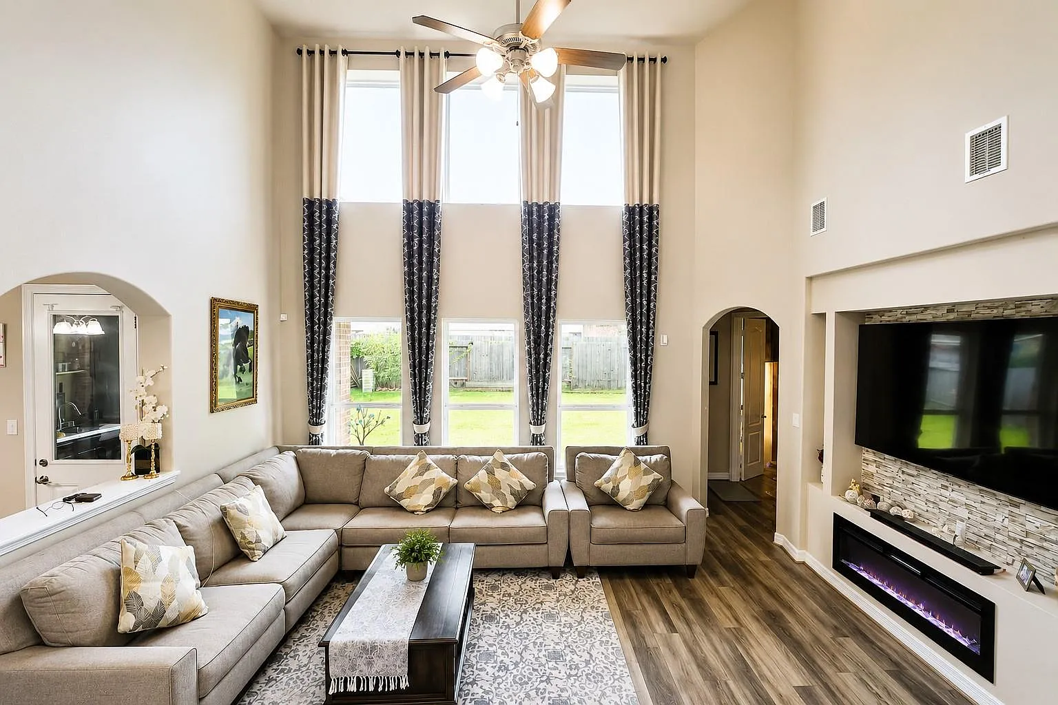 4 bed, 3.5 bath, 3475 sqft, $3,000 — Photo 4