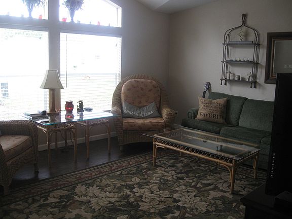 3rd image of 338 Kingslake Dr