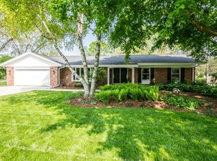 3170 Sunny View Ln, Brookfield, WI 53005