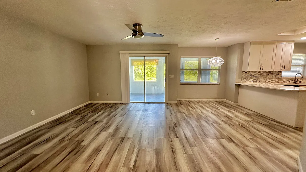 Building Photo - 131 Frontier Dr