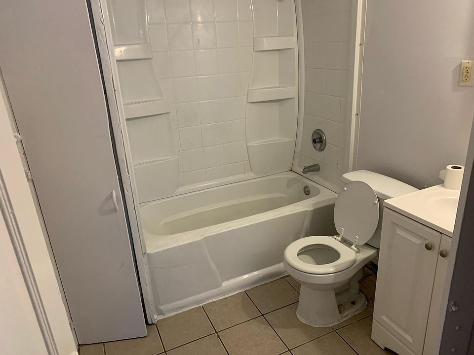 1st image of 3466 W 63rd St #1
