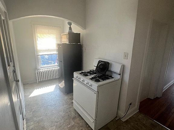 5th image of 917 E 11th Ave APT 4