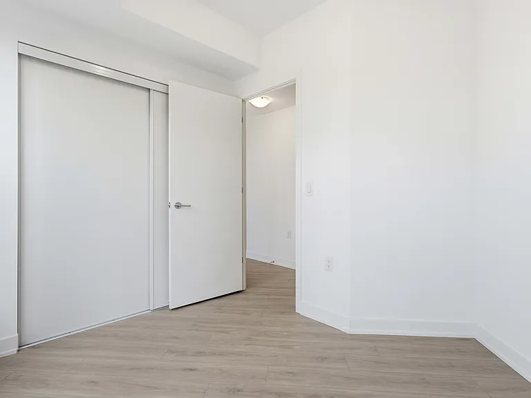 7439 Kingston Rd — Photo 40