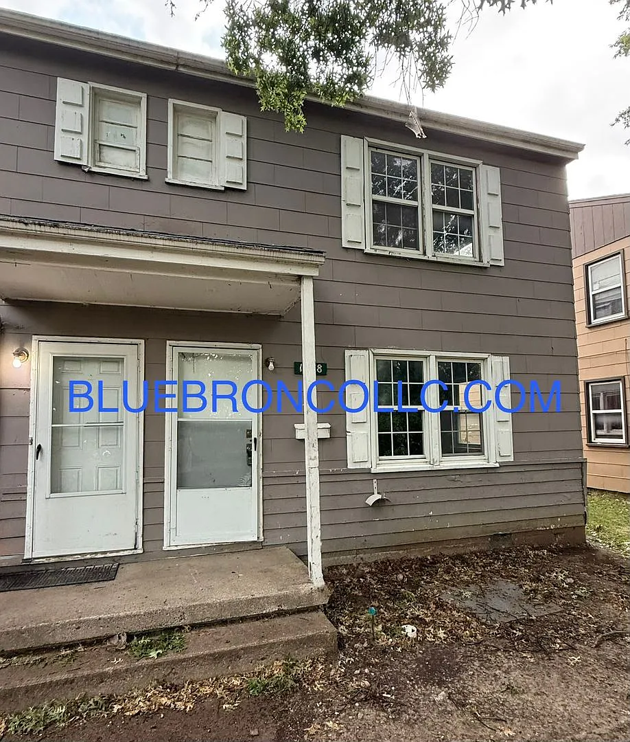 Charming unit with nice updates and fresh paint for a great price — Photo 1